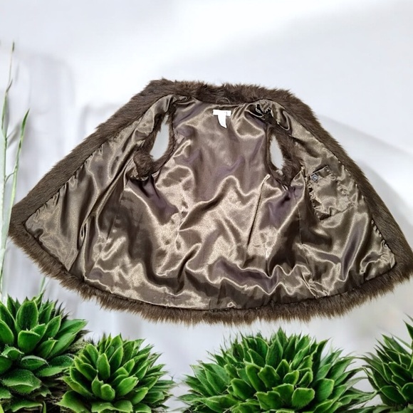 Kenar Women’s Brown Faux Fur Vest - Picture 14 of 16